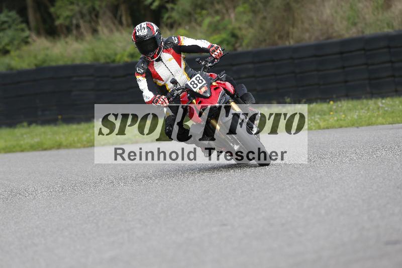 Archiv-2025/53 16.09.2025 Track Day Domi Aegerter ADR/Gruppe rot/88